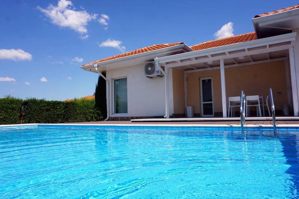 Geranium Holliday Villas Obrochishte Εξωτερικό φωτογραφία